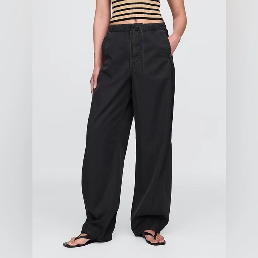 NWT! GAP Black Mid Rise Barrel Parachute Pants - 771394 🩷 - Picture 1 of 5